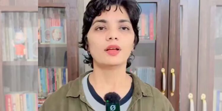 Neha Singh Rathore | Neha Singh Rathore News in Hindi | Neha Singh Rathore Bihar | Neha Singh Rathore comment on PM Modi | Neha Singh Rathore 400 FIR | Neha Singh Rathore X Account | , What kind of masculinity should this be shown on the woman; Neha Singh Rathore tagged PM Modi and said such a thing. News Track in Hindi