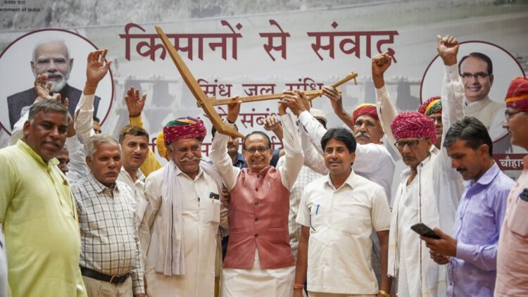 'Nehru cuts the farmers' stomach, Modi ends this injustice'- Shivraj