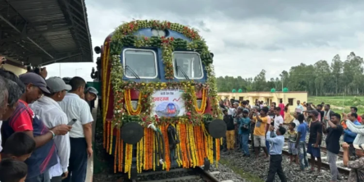 Nepal from Bihar will now run. Indian Railway is going to complete 136 km railway line route work.