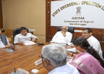 Officers and employees holiday canceled in Gujarat, government increased emergency stock