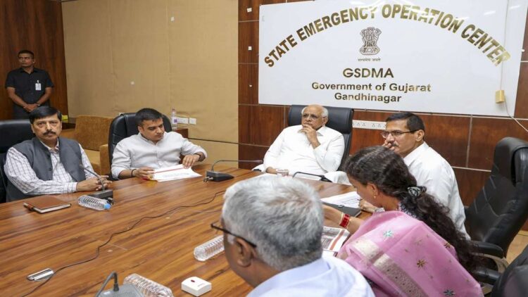 Officers and employees holiday canceled in Gujarat, government increased emergency stock