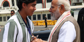 PM Modi met 14 -year -old Vaibhav Suryavanshi at Patna Airport