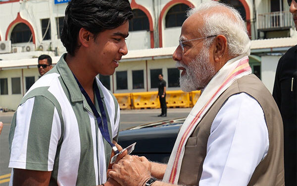 PM Modi met 14 -year -old Vaibhav Suryavanshi at Patna Airport