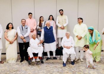 PM Modi met Dhankhar family, Aum Prakash Dhankhar said- very affection, mother and family full of family: