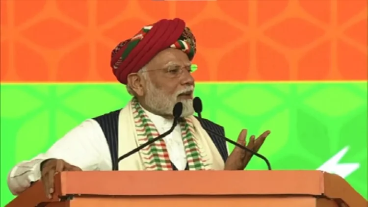 PM Narendra Modi's Ultimatum to Pakistan from Bhuj: Sukh Chain's life live, eat roti, otherwise it is my bullet, PM Narendra Modi's ultimatum from Bhuj's land, LIVE A HAPPY LIFE, Eat Bread, OTharWise I have my billts, pm nareendra dareendra dares Ultimatum to Pakistan from Bhuj