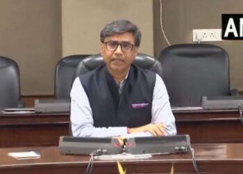 Pakistan violates ceasefire, India openly exempted action to army