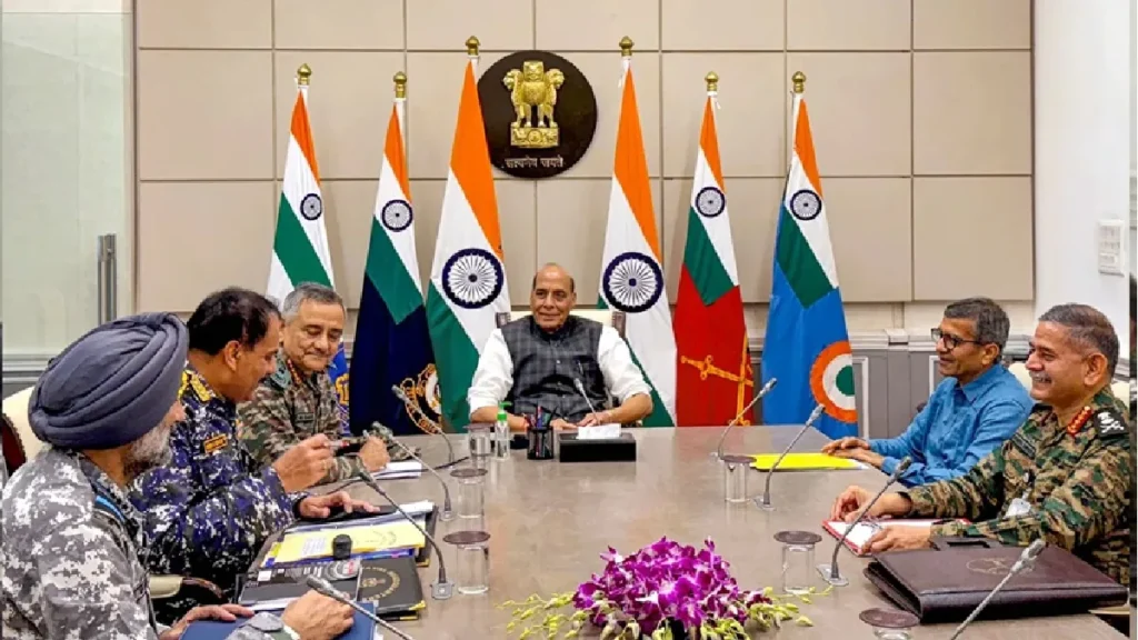 Pakistan's Tension will increase after seeing Rajnath Singh's Meeting Photo: Smile and satisfaction on the face… Pakistan's meeting with Rajnath Singh's CDS and army chiefs will increase Pakistan's tension, smile and satisfaction on the factor… Pakistani on the faces… Pakstan will increase After seeing the photo of rajnath Singh's meeting with cds and others
