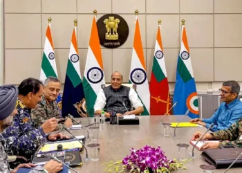 Pakistan's Tension will increase after seeing Rajnath Singh's Meeting Photo: Smile and satisfaction on the face… Pakistan's meeting with Rajnath Singh's CDS and army chiefs will increase Pakistan's tension, smile and satisfaction on the factor… Pakistani on the faces… Pakstan will increase After seeing the photo of rajnath Singh's meeting with cds and others