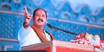 Pandit Pradeep Mishra Controversy Statement | Pradeep Mishra Comment on Women | Pradeep Mishra in Jaipur | Pradeep Mishra Jaipur Katha | Jaipur News | Rajasthan News | , 'If the navel remains covered, security will remain ...', What did this narrator Pradeep Mishra say on the dress of girls? , News Track in Hindi