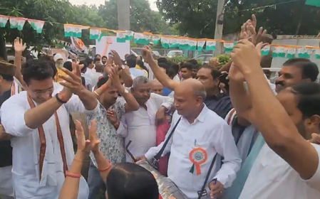 पटना : जातीय जनगणना के निर्णय को लेकर कांग्रेस कार्यालय में मनाया गया उत्सव