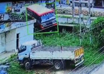 People were going to office in the morning, the bus driver lost control, then what happened will surprise