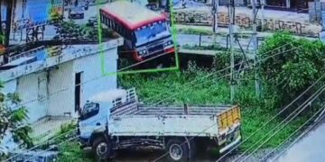People were going to office in the morning, the bus driver lost control, then what happened will surprise