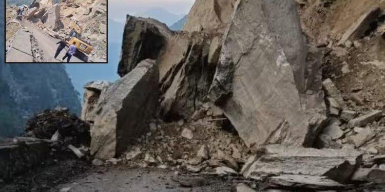 Pithoragarh Landslide | Landslide on Kailash Yatra Route | uttarakhand landslide news | Kailash Yatra News | , A large part of the mountain collapsed on the road, passengers trapped badly on the Kailash Mansarovar Yatra route in Pithoragarh. News Track in Hindi