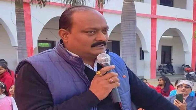 Politician Devesh Shakya Biography | Politician Devesh Shakya Lifestyle | Politician Devesh Shakya Early Life | Politician Devesh Shakya Education | Politician Devesh Shakya Family | Devesh Shakya Political Career | Newstrack Hindi News | Special News in Hindi Samachar | Devesh Shakya Biography: Devesh Shakya's voice, symbol of change, change ... Great journey from Etah to Parliament. News Track in Hindi