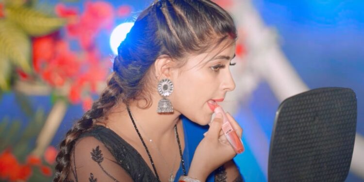 Bhojpuri Song: Pramod Premi Yadav का जादू, ‘सोना अस सुरतिया’ में बसी प्यार की मधुर धुन
