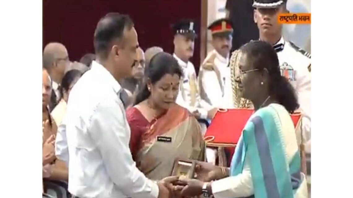 President Murmu honored Captain Deepak Singh with Shaurya Chakra