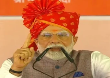 Prime Minister Narendra Modi Roarede in Bikaner: Hot vermilion is flowing in Modi's veins ... Prime Minister in Bikaner, Modi does not have blood in his veins, but hot vermilion is flowing ...