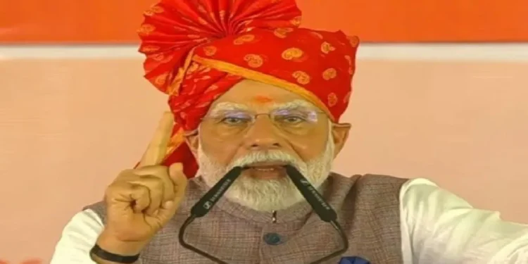 Prime Minister Narendra Modi Roarede in Bikaner: Hot vermilion is flowing in Modi's veins ... Prime Minister in Bikaner, Modi does not have blood in his veins, but hot vermilion is flowing ...