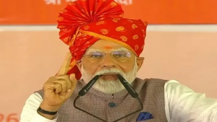 Prime Minister Narendra Modi Roarede in Bikaner: Hot vermilion is flowing in Modi's veins ... Prime Minister in Bikaner, Modi does not have blood in his veins, but hot vermilion is flowing ...