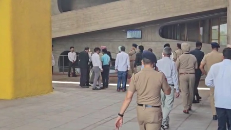 Punjab-Haryana High Court threatened to bomb
