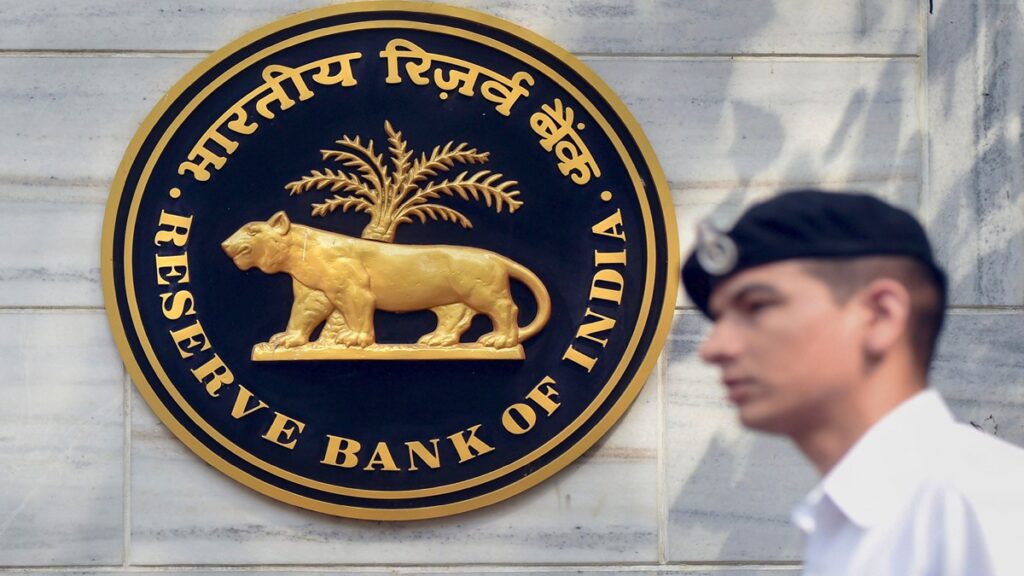 RBI imposed a thick fine on these legendary banks, due to this, now a large amount will have to be paid