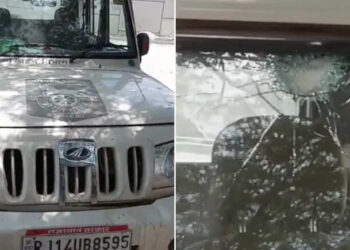 RTO team stoned during checking in Jaipur, glass of government car broke, officials escaped and saved their lives