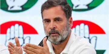 Rahul Gandhi Ground Visit Met the Victims of Pakistan Attacks in Poonch Expressed Solidarity | Rahul Gandhi's ground tour, met the victims of Pakistani attacks in Poonch, expressed solidarity. News Track in Hindi