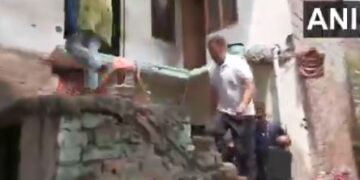 Rahul Gandhi met the victims of Pakistani shelling in Poonch, encouraged, said- don't worry, everything…