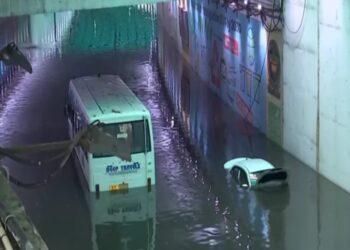 Rain havoc in Delhi-NCR: Water filled with water, vehicles stuck, 49 flight divert