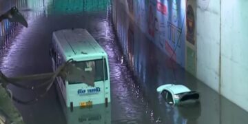 Rain havoc in Delhi-NCR: Water filled with water, vehicles stuck, 49 flight divert