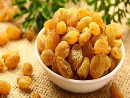 Raisins are very beneficial for women, get many benefits