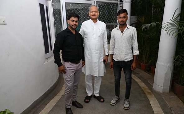 Ravi Malik meets former Chief Minister Ashok Gehlot, political discussion