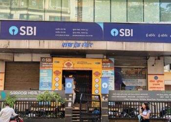 SBI shocked its customers, reduced interest on FD for the second time in 1 month