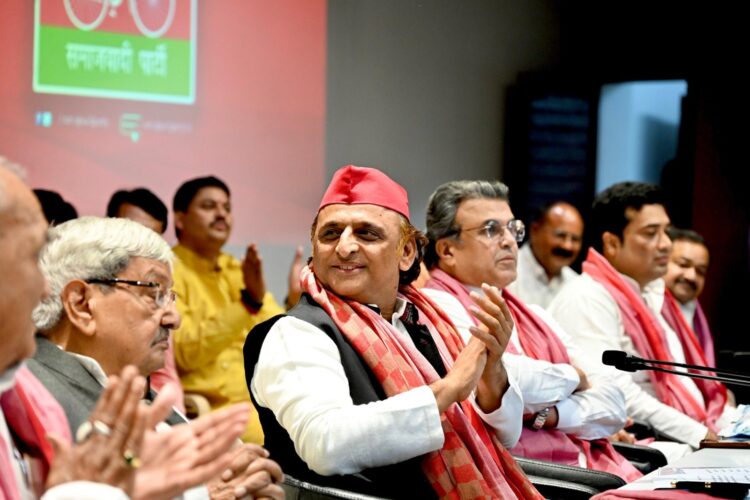 Samajwadi Party Chief Akhilesh Yadav Reacts on Ambedkar Poster and Targeted BJP | UP Politics | UP Politics: We will call Gautam and explain it ... but BJP can do it, Akhilesh Yadav said the talk of nobility to BJP on the backfoot. News Track in Hindi