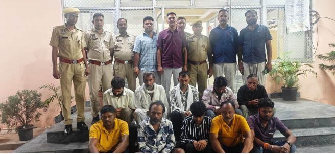 Sanjay Circle police station action, raids six places, 10 gamblers arrested