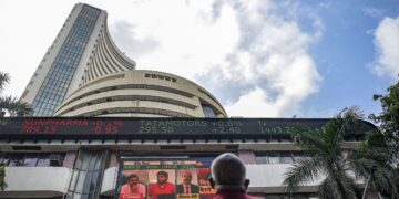 Sensex closed with 295 and Nifty 114 points, these shares shown ups and downs