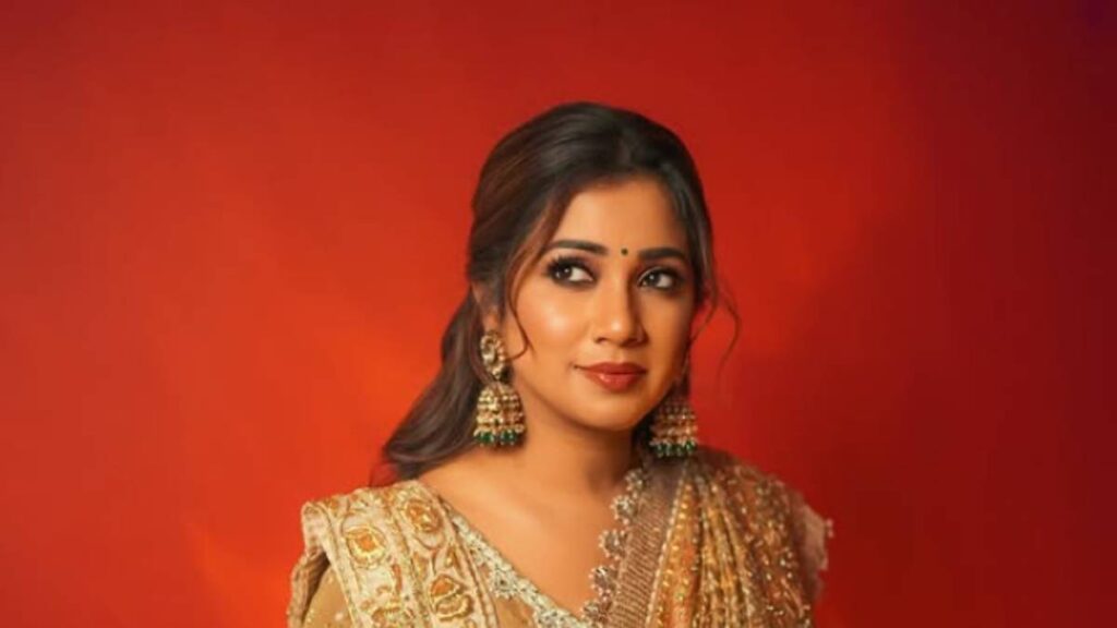 Shreya Ghoshal salutes soldiers in his Mumbai concert