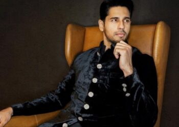 Siddharth Malhotra advised fans to watch this series, cast a lot of praise of cast