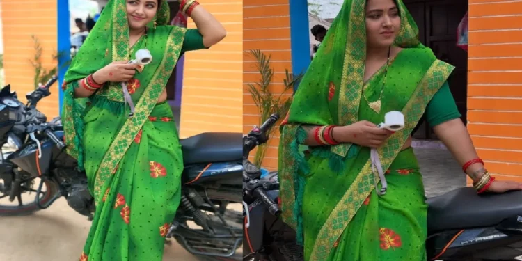 Sindoor in demand .. Kajal Raghavani won the heart of fans with pallu on the head, desi Bahurani