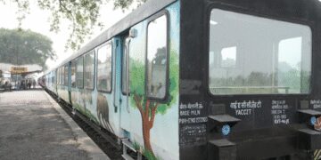 Special: Fond of thrill, so for the first time in the country, Vistadom train service has started