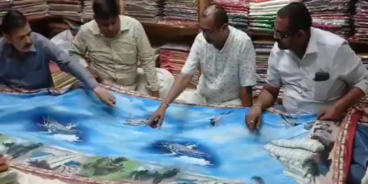 Special Saree on Operation Sindoor: Artisans of Varanasi engraved the bravery of the Indian Army in art, special saree built on operation vermilion, Artisans of Varanasi Made A Special Saree on the Bravery of the Bravery of the Indian Armed Forces in Operation Sindle
