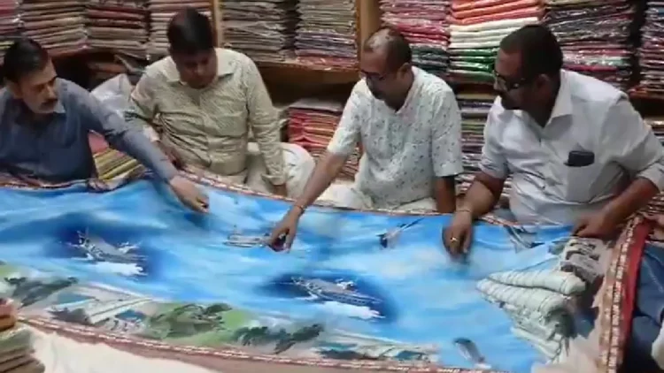 Special Saree on Operation Sindoor: Artisans of Varanasi engraved the bravery of the Indian Army in art, special saree built on operation vermilion, Artisans of Varanasi Made A Special Saree on the Bravery of the Bravery of the Indian Armed Forces in Operation Sindle