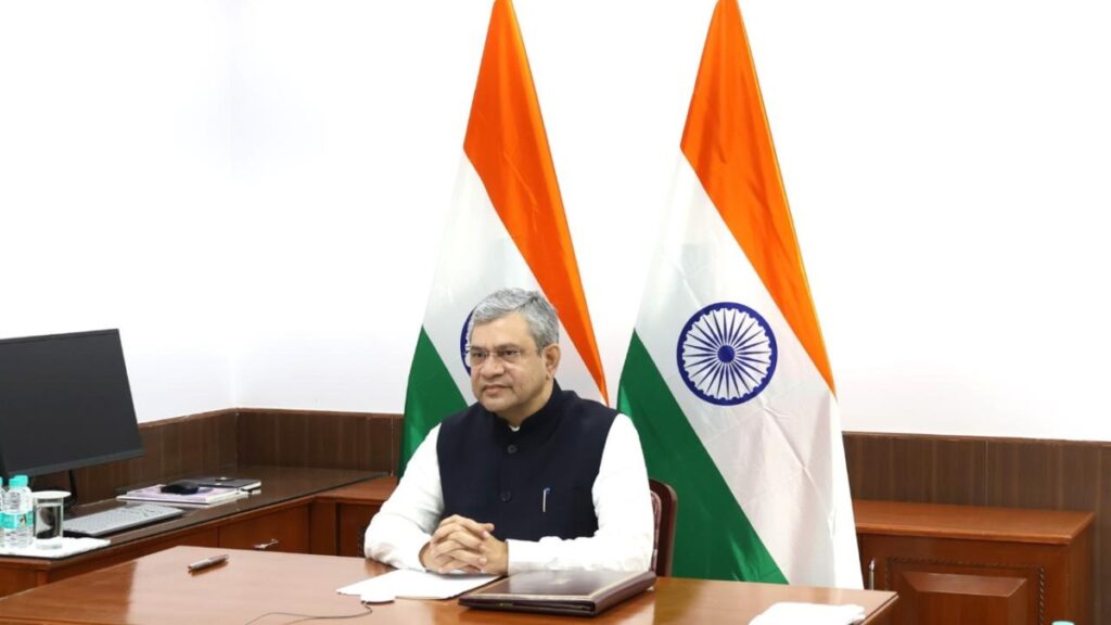 Special train for passengers trapped in airport, Railway Minister held important meeting