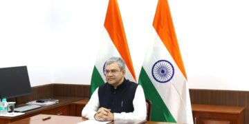 Special train for passengers trapped in airport, Railway Minister held important meeting