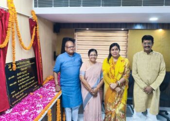 State -of -the -art Academy, MP Manju Sharma and MLA Kalicharan Saraf laid the foundation stone near Ravindra Manch