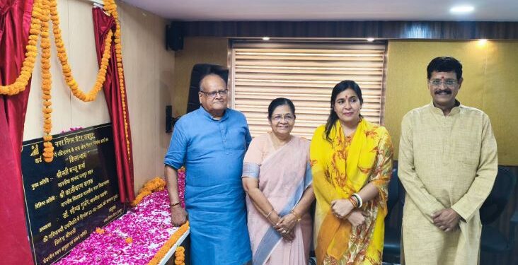 State -of -the -art Academy, MP Manju Sharma and MLA Kalicharan Saraf laid the foundation stone near Ravindra Manch