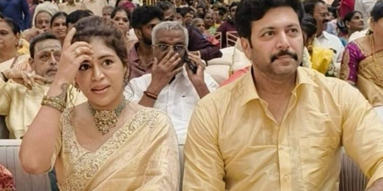 Superstar shown with roomy girlfriend before divorce, wore matching clothes