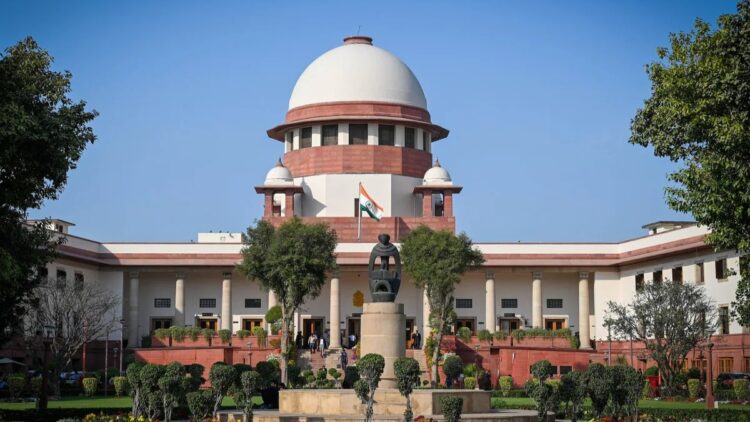 Supreme Court issued notice to Center on petition challenging Waqf Act