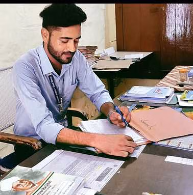 Teacher suspended on post -like and sharing of Pakistani soldiers in Hanumangarh, forbidden to leave headquarters