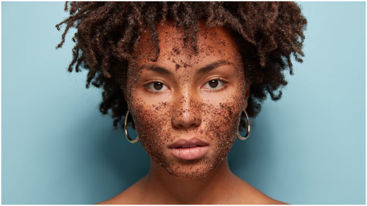 The face has turned black due to heat, apply multani mitti paste for glow